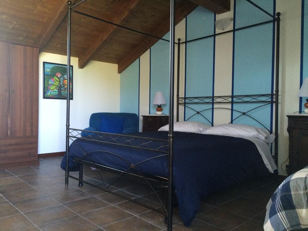La Terrazza Del Barbaresco Bed and Breakfast Neviglie Rum bild