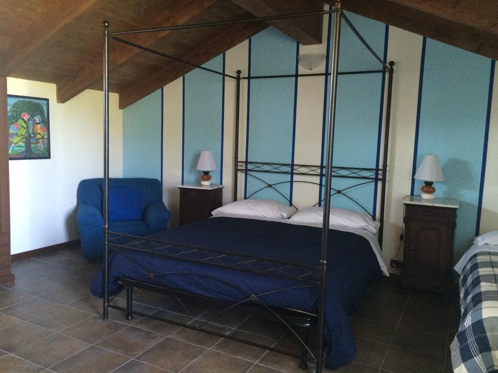 La Terrazza Del Barbaresco Bed and Breakfast Neviglie Rum bild