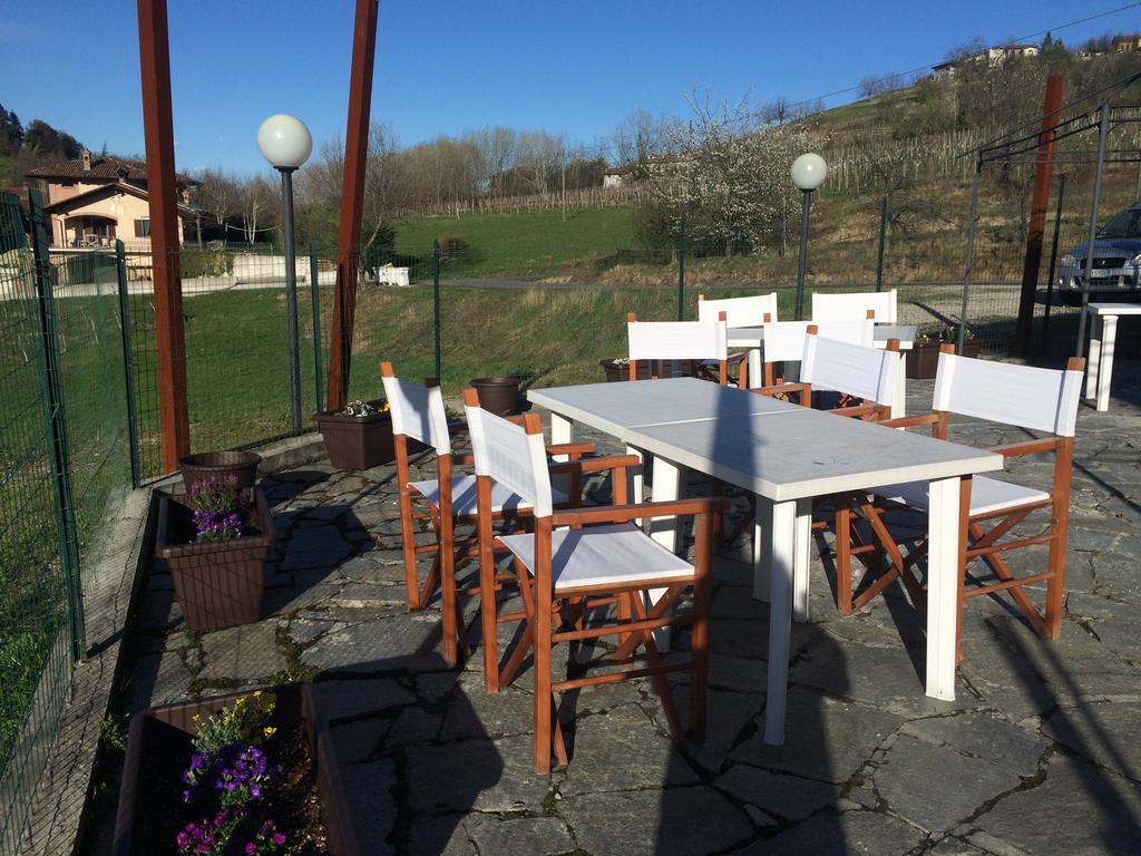 La Terrazza Del Barbaresco Bed and Breakfast Neviglie Exteriör bild
