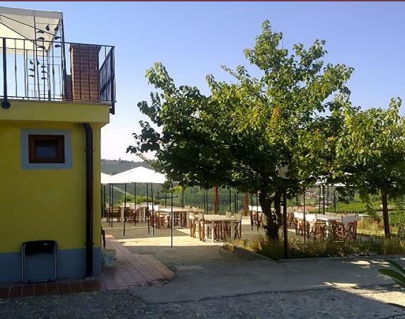 La Terrazza Del Barbaresco Bed and Breakfast Neviglie Exteriör bild