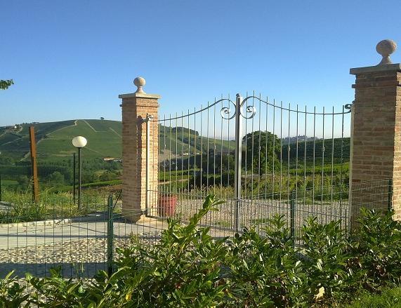 La Terrazza Del Barbaresco Bed and Breakfast Neviglie Exteriör bild