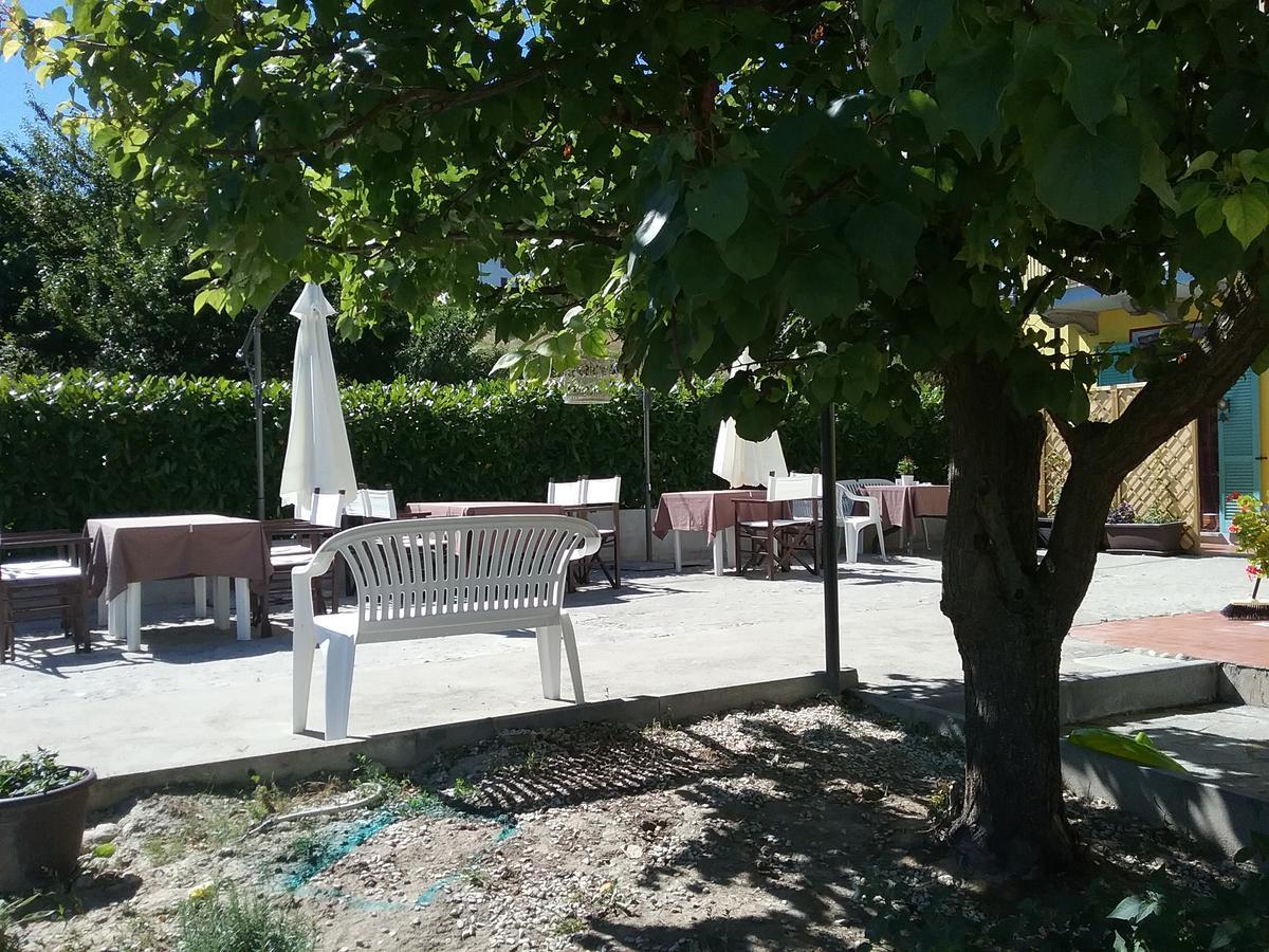 La Terrazza Del Barbaresco Bed and Breakfast Neviglie Exteriör bild