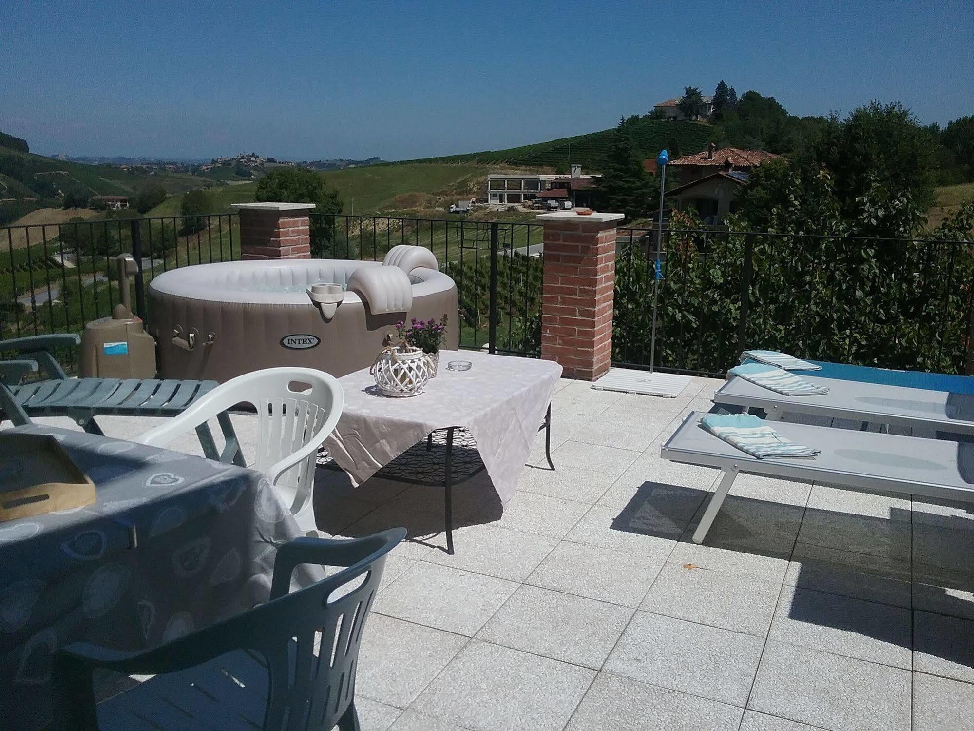 La Terrazza Del Barbaresco Bed and Breakfast Neviglie Exteriör bild